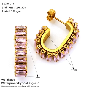 Detail view of 18k gold plated U-shaped earrings with pink zircon and 24mm size specs