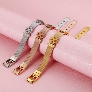 Bracelets en maille tricolore avec trèfle en argent, or et finitions or rose