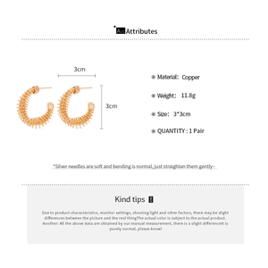 Technical chart showing size and weight for these twisted C-shape golden earrings