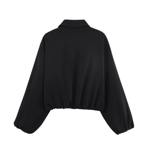 Vue arrière détaillée montrant l'ourlet élastique et les poignets du blouson noir