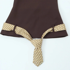 Haut bustier marron foncé avec ceinture cravate vintage et motifs géométriques jaunes