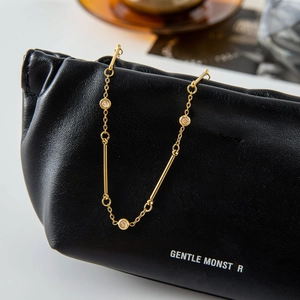 Collier minimaliste en acier inoxydable plaqué or 18K avec zircons ronds et barres