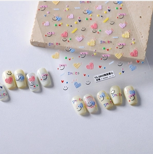Détails d'autocollants 5D pour ongles avec motifs cœurs et sourires colorés en relief