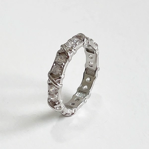 925 silver eternity ring featuring brilliant round stones and X-shape cross-over bands