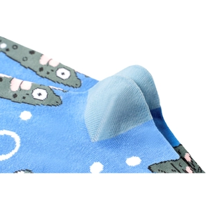 Detail of reinforced heel on blue cotton socks featuring a cartoon crocodile pattern