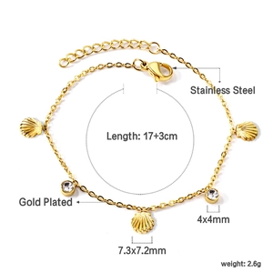 Vue détaillée d'un bracelet coquillage plaqué or 17+3cm en acier inoxydable avec strass