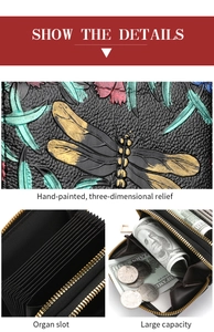 Détail du portefeuille en cuir avec fleurs 3D et fentes accordéon pour cartes de crédit