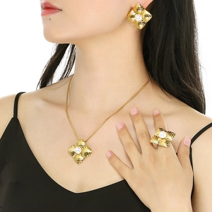 Elegant gold stainless steel jewelry set with pearl-centered diamond flower patterns