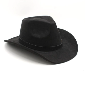 Detail eines klassischen schwarzen Western-Cowboyhuts aus Wollfilz mit breiter Krempe