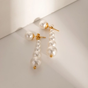 Elegant 18k gold plated stainless steel earrings with graduated white pearl tassels