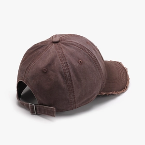 Casquette de baseball marron délavée vintage avec bords effilochés et boucle métal