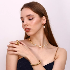18K gold-plated butterfly necklace and jewelry set with shell detail on a female model
