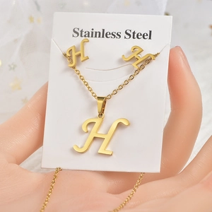 Set gioielli in acciaio inossidabile dorato con collana ciondolo lettera H e orecchini