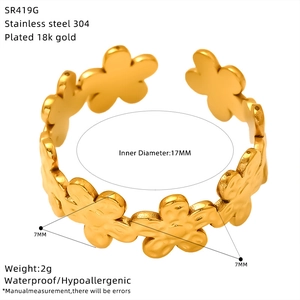 Detail of 18k gold plated flower ring with 304 stainless steel texture and measurements