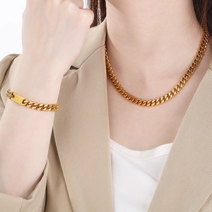 Fashionable gold-plated stainless steel Cuban link necklace and matching plate bracelet set