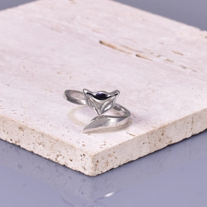 Polished S925 silver fox shaped open ring displayed on a minimalist stone surface