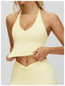 Détail du gilet de yoga élastique avec taille en V croisée en couleur jaune citron doux