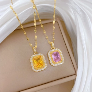 Élégant Collier Pendentif Chaîne En Acier Titane Cuivre Rectangle Zircone Gemme Halo Bijoux Pour Femmes Quotidien