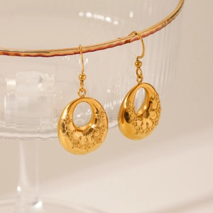 French Vintage Court Style 18K Gold Plated Stainless Steel Drop Earrings Engraved Pattern Hollow Oval Dangle For Women