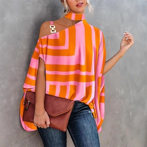 Damenbluse mit Choker-Ausschnitt, Fledermausärmeln und pink-orangefarbenem Geometriedruck