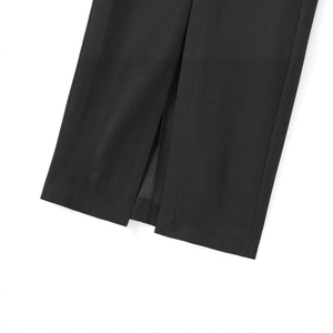 Robe noire élégante à col en V avec fente latérale à l'ourlet en tissu tissé