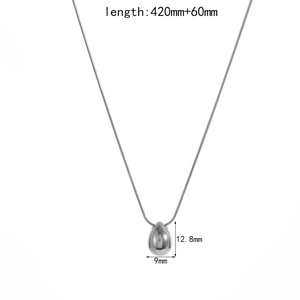 Diagramme détaillé montrant les dimensions du collier avec pendentif goutte d'argent