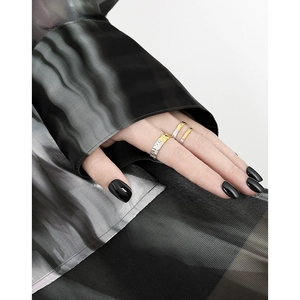 Three-piece S925 sterling silver ring set with textured gold and silver finishes