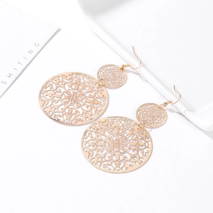 Boucles d'oreilles pendantes bohèmes en or creux avec motifs filigranes ethniques