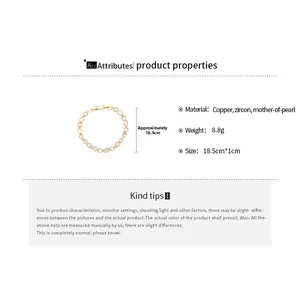 Vue détaillée du bracelet de 18,5cm en nacre avec des maillons en zircon et cuivre