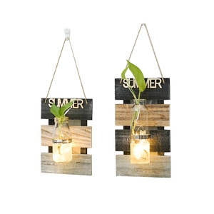 Jarrón hidropónico de pared con base de madera y cadena de luces LED cálidas