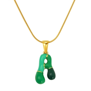 Collana in acciaio inossidabile placcata oro 18K con ciondolo a lettera A in smalto verde