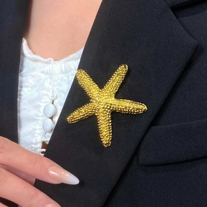 Luxury Alloy Rhinestone Starfish Brooch Women Gold Silver Plated Marine Animal Pin Theme Fashion Clothes Jewelry Gift