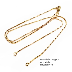 Detailed view of 45cm copper gold chain necklace highlighting 2g weight and metal texture