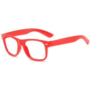 Monture de lunettes rouge pour enfants avec rivets argentés sur fond blanc pur