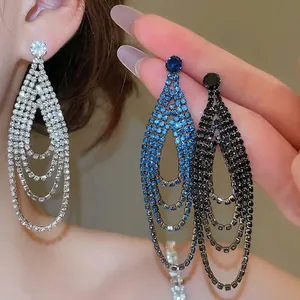 Boucles d'oreilles élégantes avec franges en cristal en blanc bleu et noir pour femme