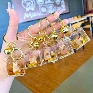 Porte-clés cube Capybara en sable mouvant avec figurines flottantes et clochette dorée
