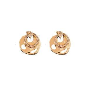 Elegante 18k vergoldete runde Ohrringe mit Hammerschlag-Textur und Zirkonia-Akzenten