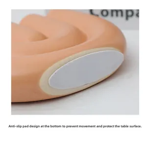 Detailopname van de matte keramische voet met antislipkussentjes voor meubelbescherming