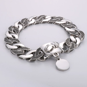 Detailed close-up of a 30mm stainless steel Cuban link dog collar with silver finish