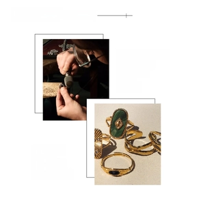 Detailed 18K gold-plated vintage ring with green malachite stone and hammered texture