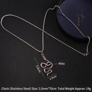 Collier avec pendentif serpent gothique et chaîne en acier inoxydable sur cuir noir