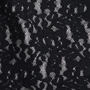 Gros plan sur tissu de dentelle noire avec broderie florale et texture transparente