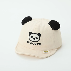 Détail de la casquette panda pour bébé en coton doux avec oreilles 3D décoratives