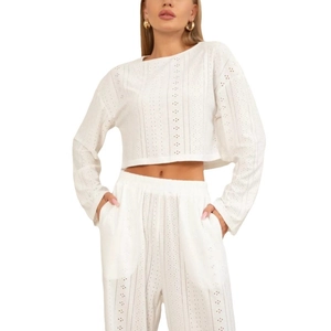 Ensemble pyjama blanc broderie anglaise pour femmes avec haut manches longues et pantalon