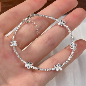 Zilveren vlinder armband met fijne kralenketting en verstelbare karabijnsluiting