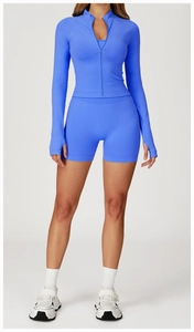 Ensemble de yoga bleu vif sans couture avec haut zippé à manches longues et short sport