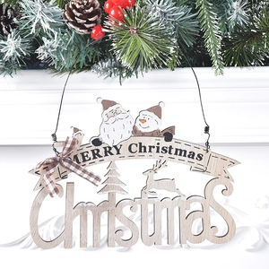 Weihnachtliches Türschild aus Holz mit Weihnachtsmann- und Elchmotiven für festliche Dekoration