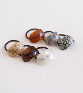 Detailed set of 6 curved acetate hair ties with tortoiseshell and pearl patterns