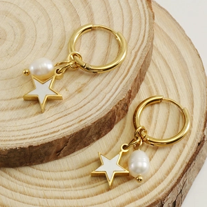 Boucles d'oreilles créoles en acier plaqué or 18K avec breloque étoile et perle