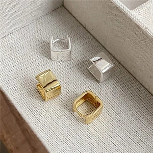 Minimalist S925 sterling silver square hoop earrings in gold and silver finish